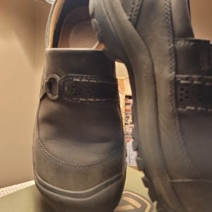 Brand New with Box Castor Gray/Raven Size 8 Woman's Keens